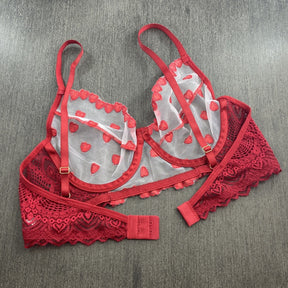 Conjunto de Lingerie Romântica em Renda e Guipir Bordado com Corações