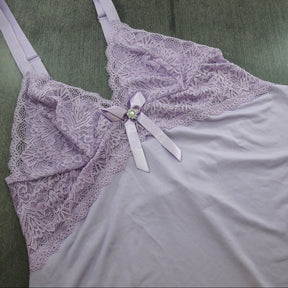 Camisola Sabrina Plus com Renda e Joia